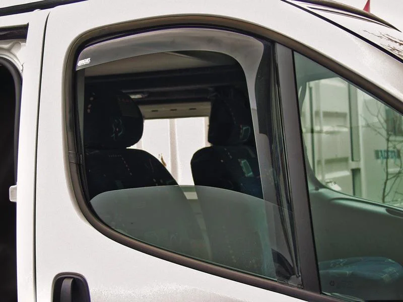 Deflektor větrný pro Renault Trafic / Opel Vivaro / Nissan Primastar (2001–2013), kabina řidiče, transparentní plast, sada na přední okna 304955