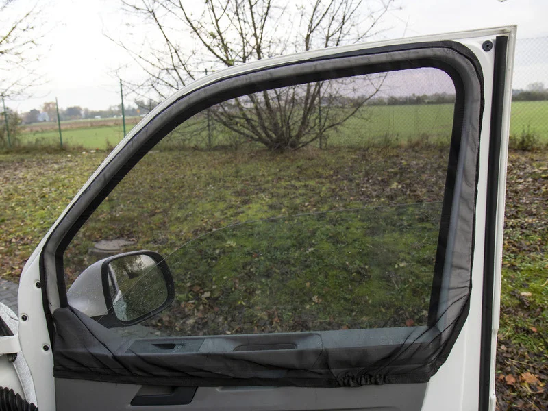 Moskytiéra magnetická pro okna kabiny Mercedes-Benz Sprinter 2006–2018 a Volkswagen Crafter 2006–2017 černá polyesterová 314137