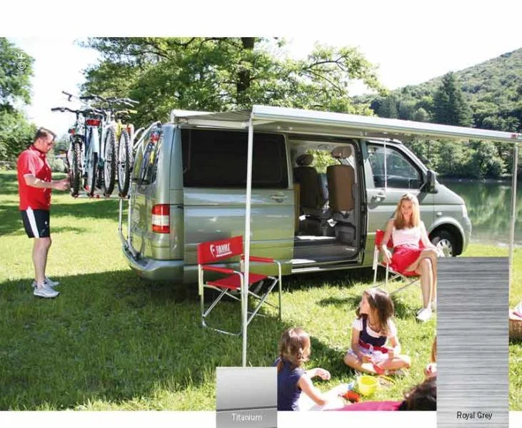 Nástěnná kazetová markýza Fiamma F45S 2,6 m pro VW T5/T6 Multivan KR - levostranná verze (pouzdro Titan, plátno Královská šedá) 306235