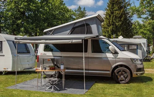 Markýza nástěnná Thule Omnistor 4200 pro Reimo Multirail, šířka 2,6 m, výsuv 2 m (bílé pouzdro, šedé plátno) 313373