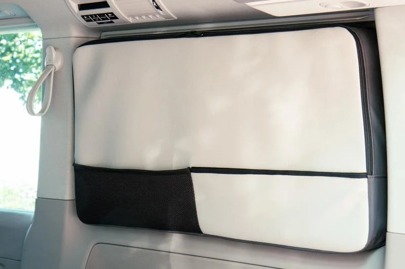 Taška okenní organizér pro VW T5/T6 California, imitace kůže, nosnost 5 kg, zatemňovací funkce, rozměry 800 × 465 × 120 mm 306685