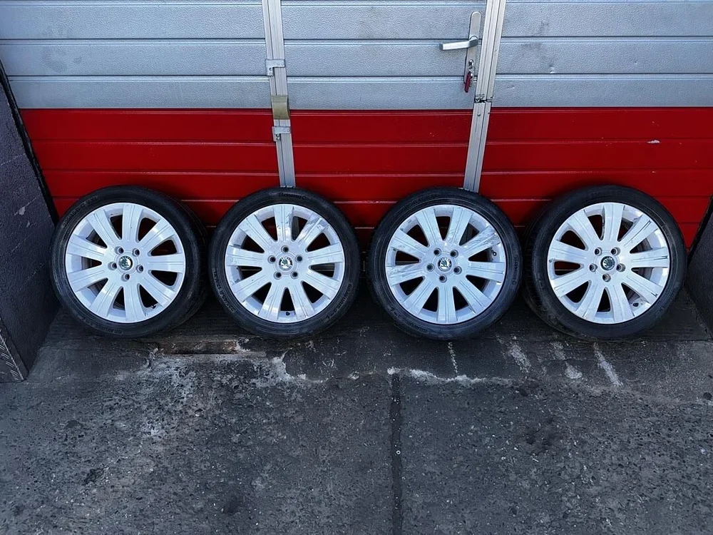 Kola 225/45 R17 letní pneu 2,5mm DOT1114 ET45 6Jx17H2 3T0601025J S5VX3T64612 Kola 225/45 R17 letní pneu 2,5mm DOT1114 ET45 6Jx17H2 3T0601025J S5VX3T64612