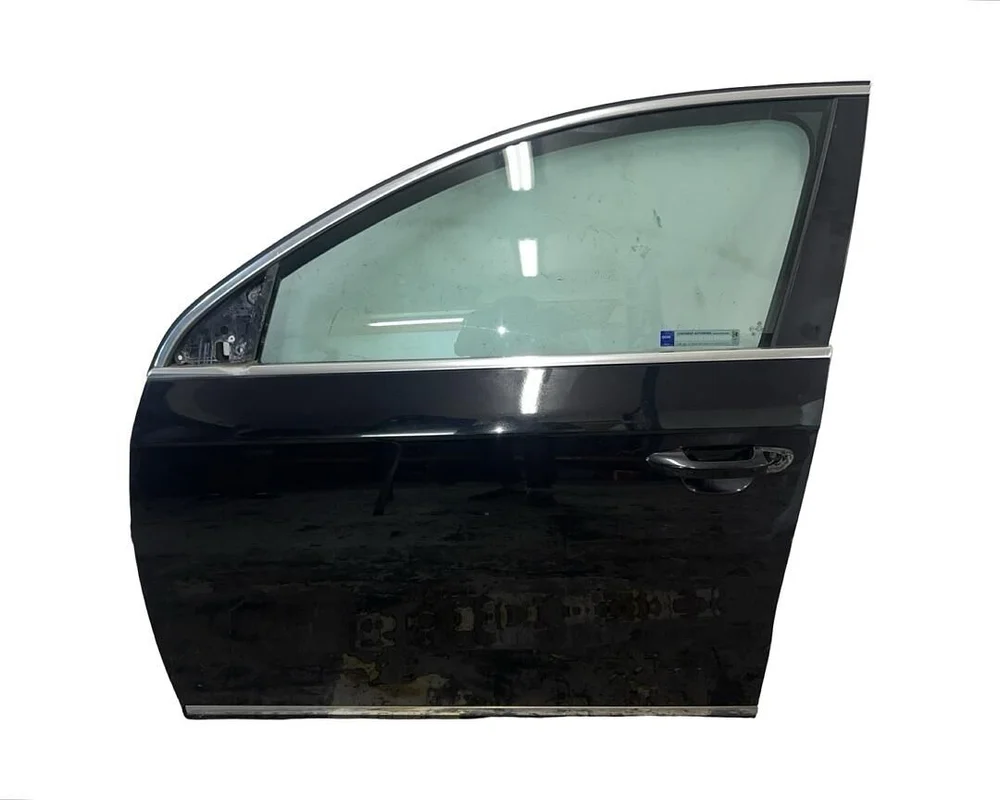 VW Passat B7 kombi r.v. 2011 černá metalíza kód barvy LC9X levé přední dveře 3AA831055 S5VX3T88502 VW Passat B7 kombi r.v. 2011 černá metalíza kód barvy LC9X levé přední dveře 3AA831055 S5VX3T88502